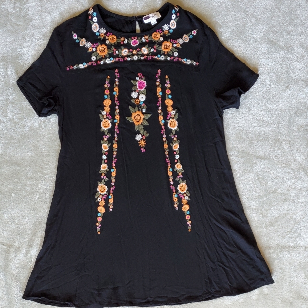 Umgee Floral‎ Embroidered A-line Tee Dress. - Picture 3 of 12